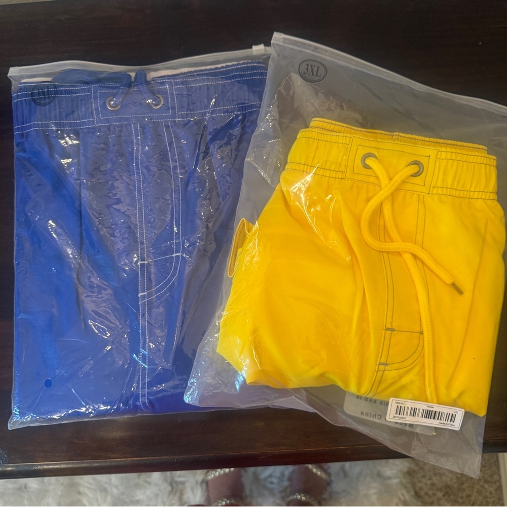 Swim trunks NWT 2 pair Men’s Blue &
Yellow w/cargo pockets. Fully lined.
Sz 3X - Picture 4 of 10